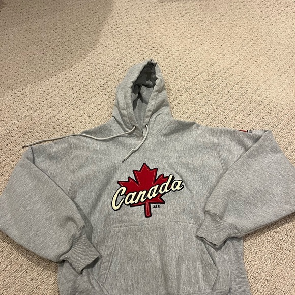Canada sweatshirt worn once - Picture 5 of 7